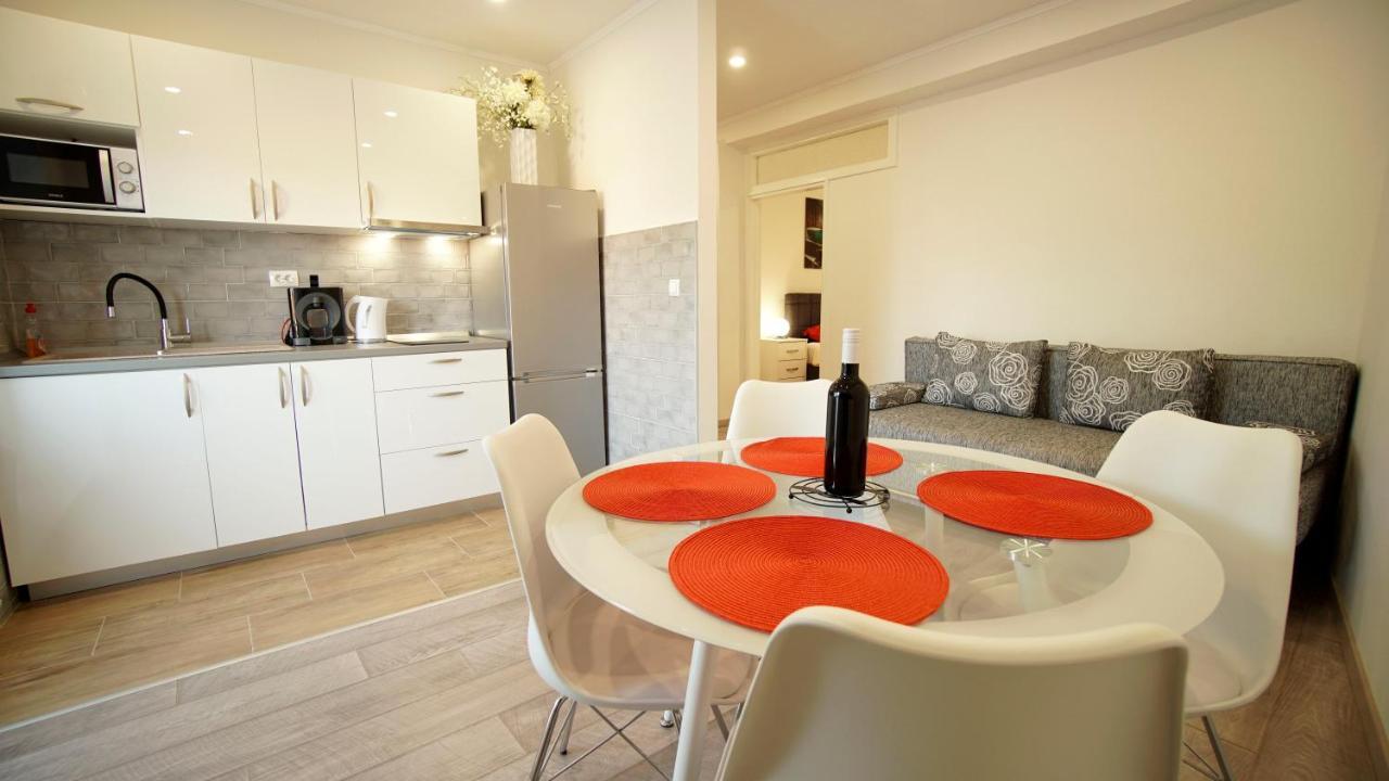 Apartment Caramela Nin Exterior photo